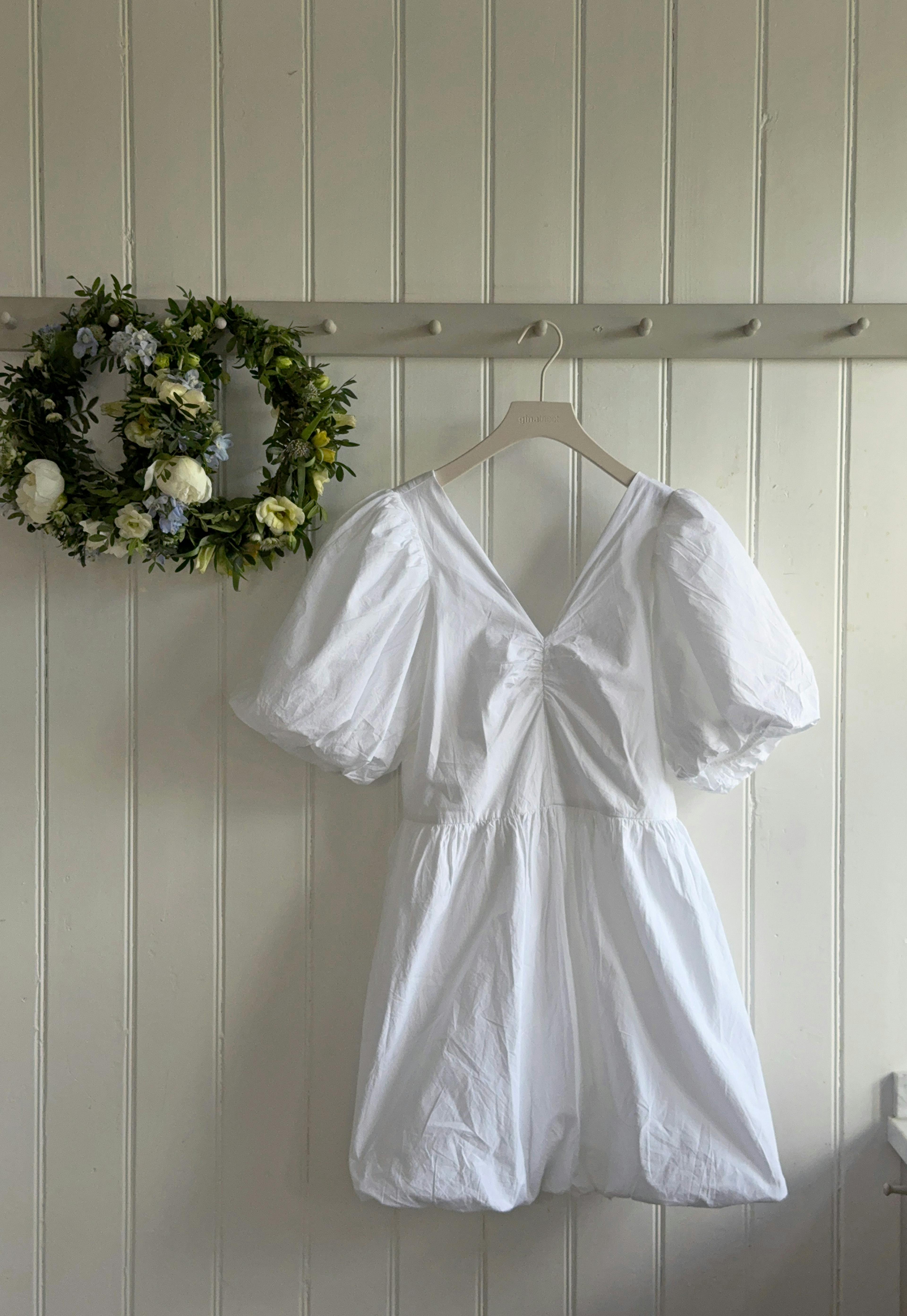 Y puff sleeve dress