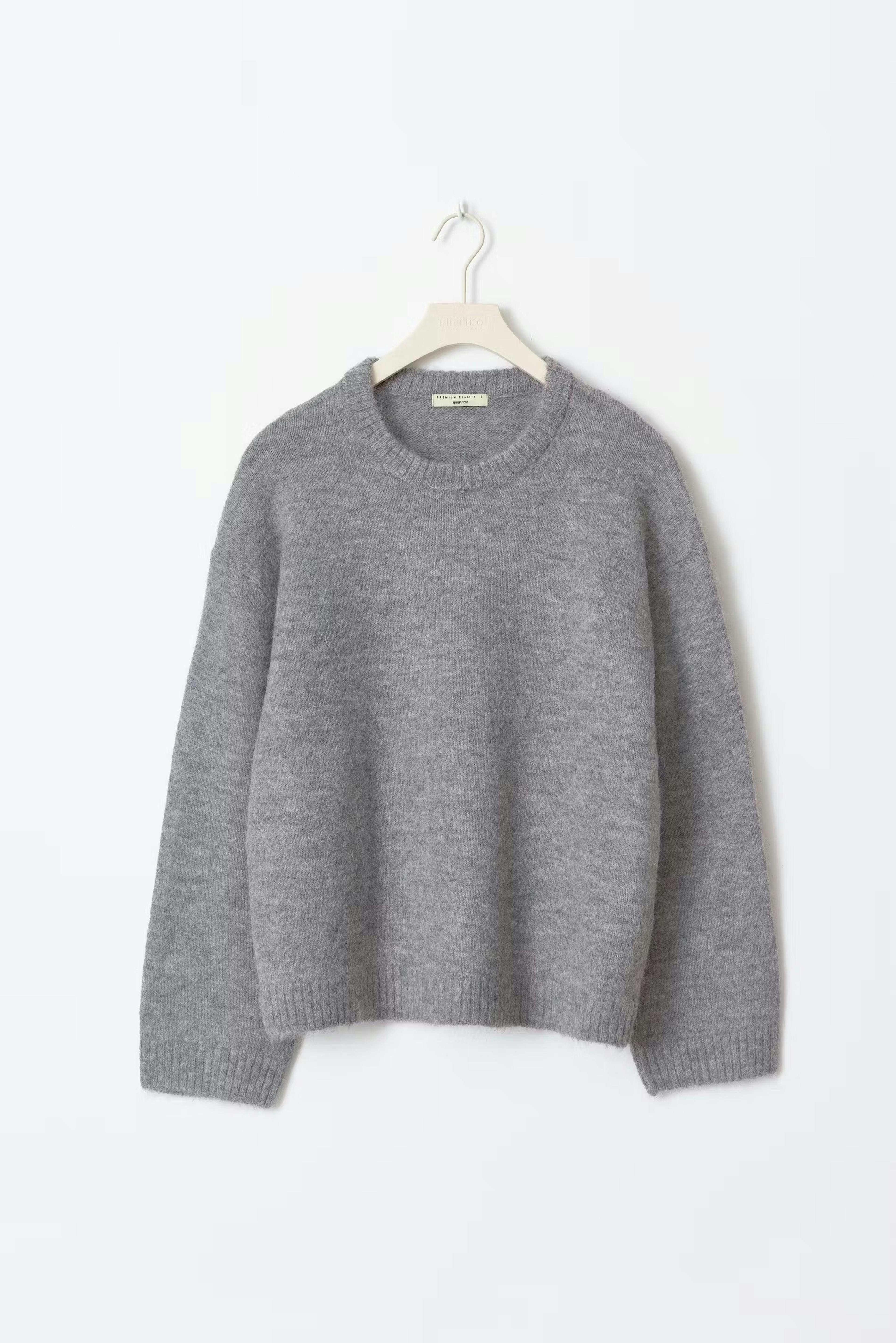 Crew neck knitted sweater