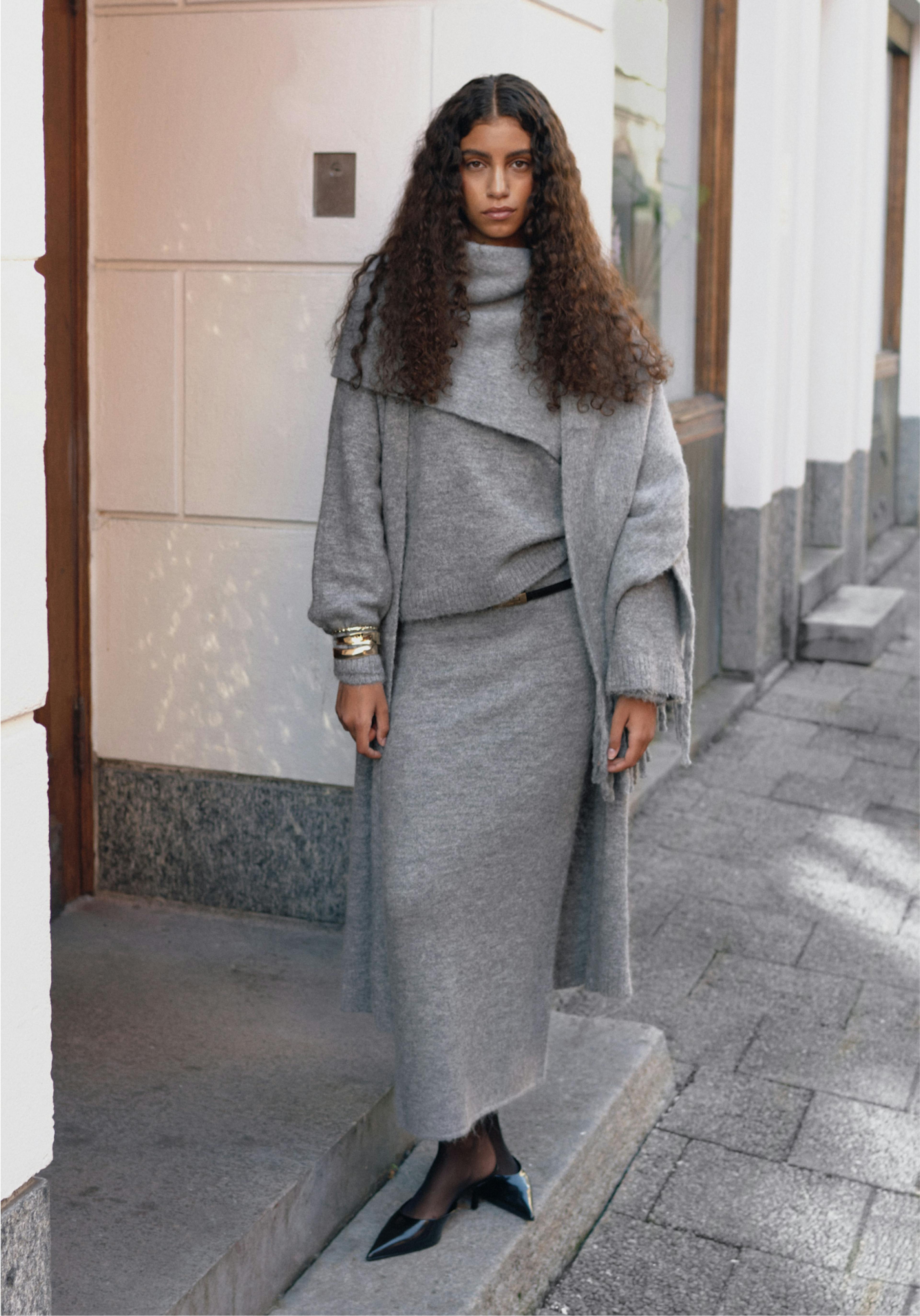 Long knitted cardigan
