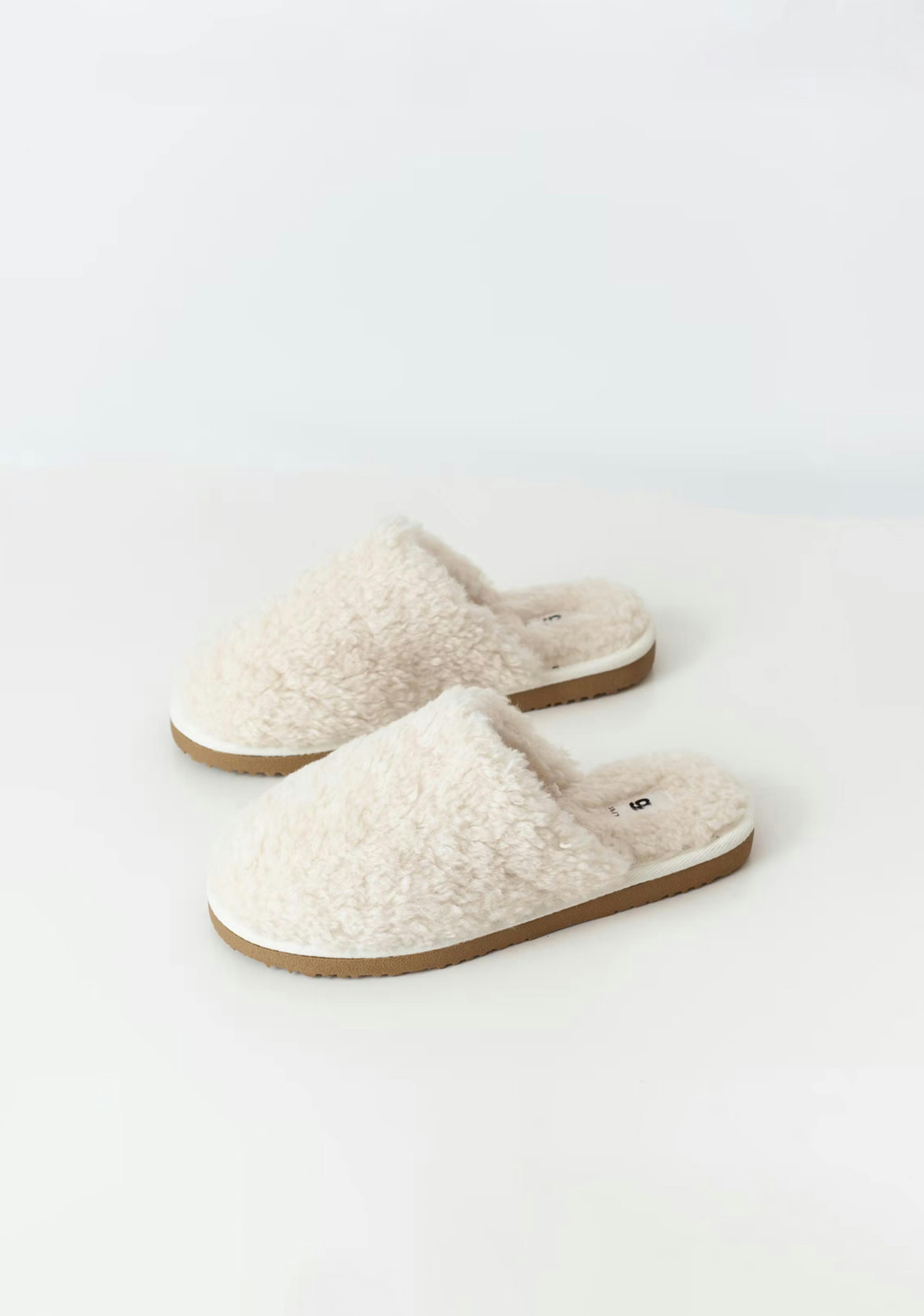 Pile slippers
