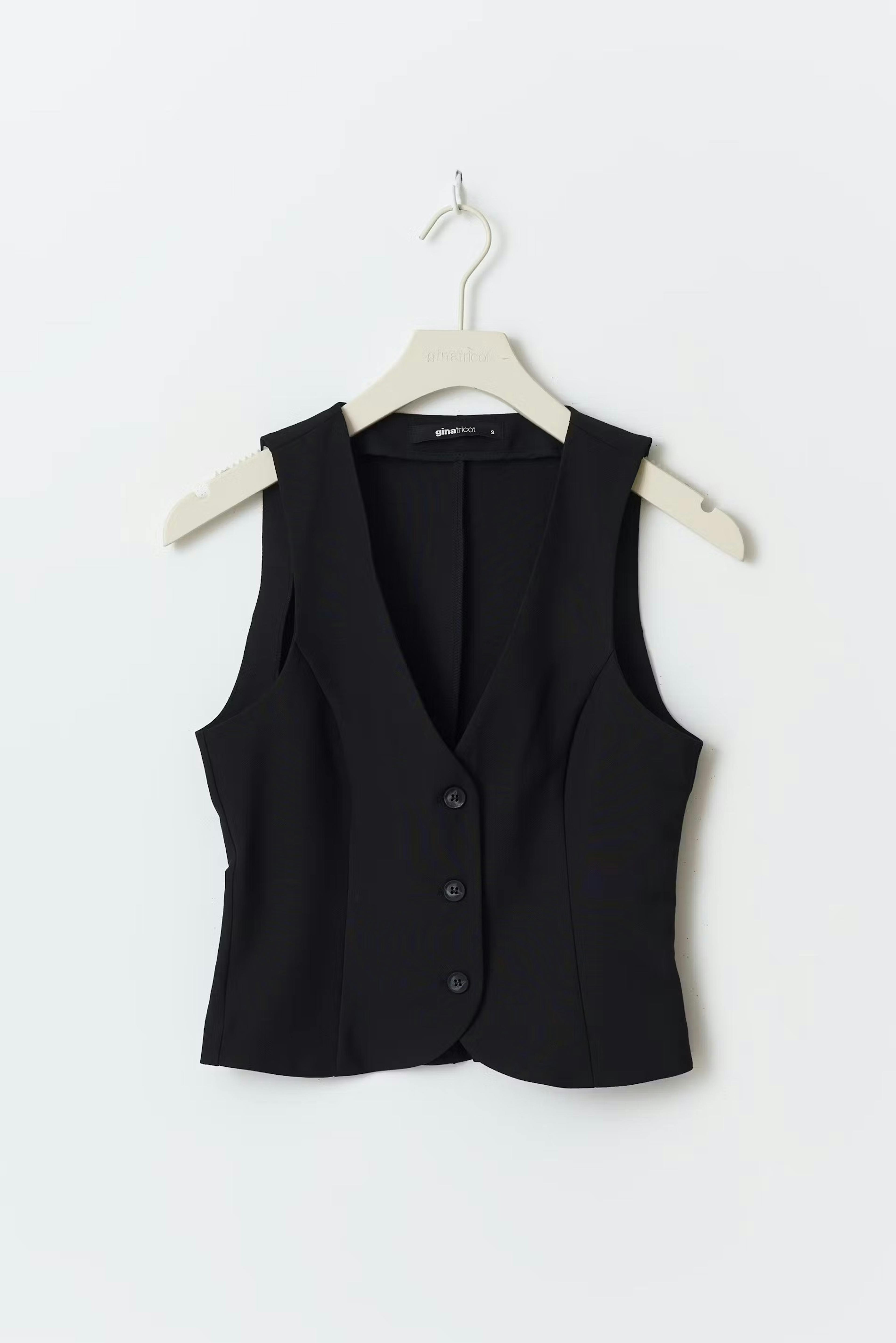 Short v-neck vest